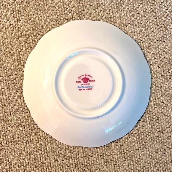 Royal Albert England Bone China Tea Cup Petit Point Cross Stitch - Picture 7 of 8